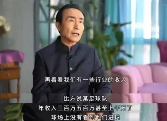 他将过往表演中常带的那股;喷薄而出的力量感，融入到每一个眼神、每一句台词、每一步行走的节奏之中